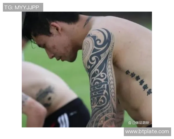 手臂两条杠纹身与足球明星的独特象征意义与文化内涵解析