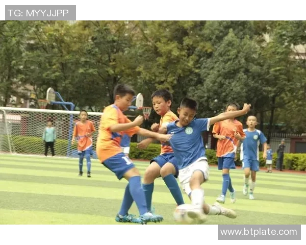 燃情绿茵群星闪耀足球系列漫画全景演绎球场英雄传说